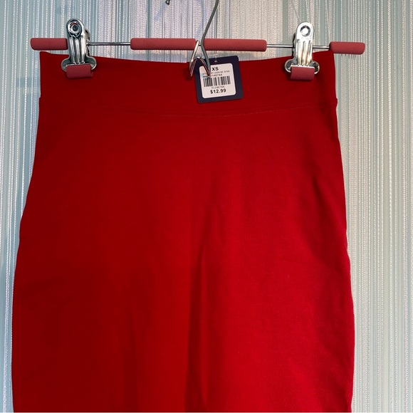 UK2LA Red MIDI Pencil Skirt NWT Size XS - Picture 3 of 16